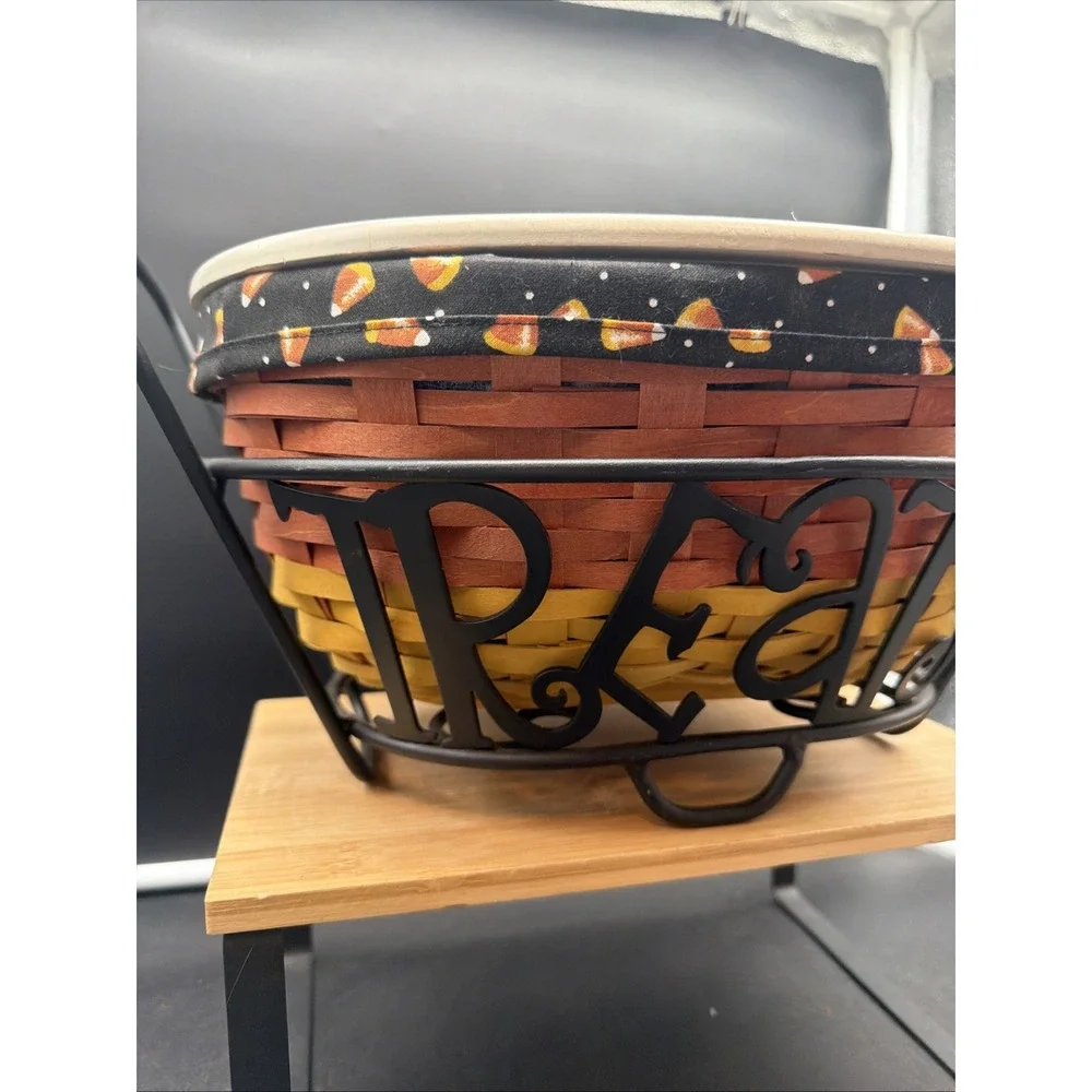 Longaberber 2010 Halloween Treats Basket Iron Treats Holder Lid Liner Protector